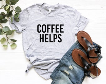 Kaffe hjälper kaffe-t-shirt | Kaffeälskares t-shirt | Kaffe-t-shirt | Lärartröja | Rolig kaffegåva