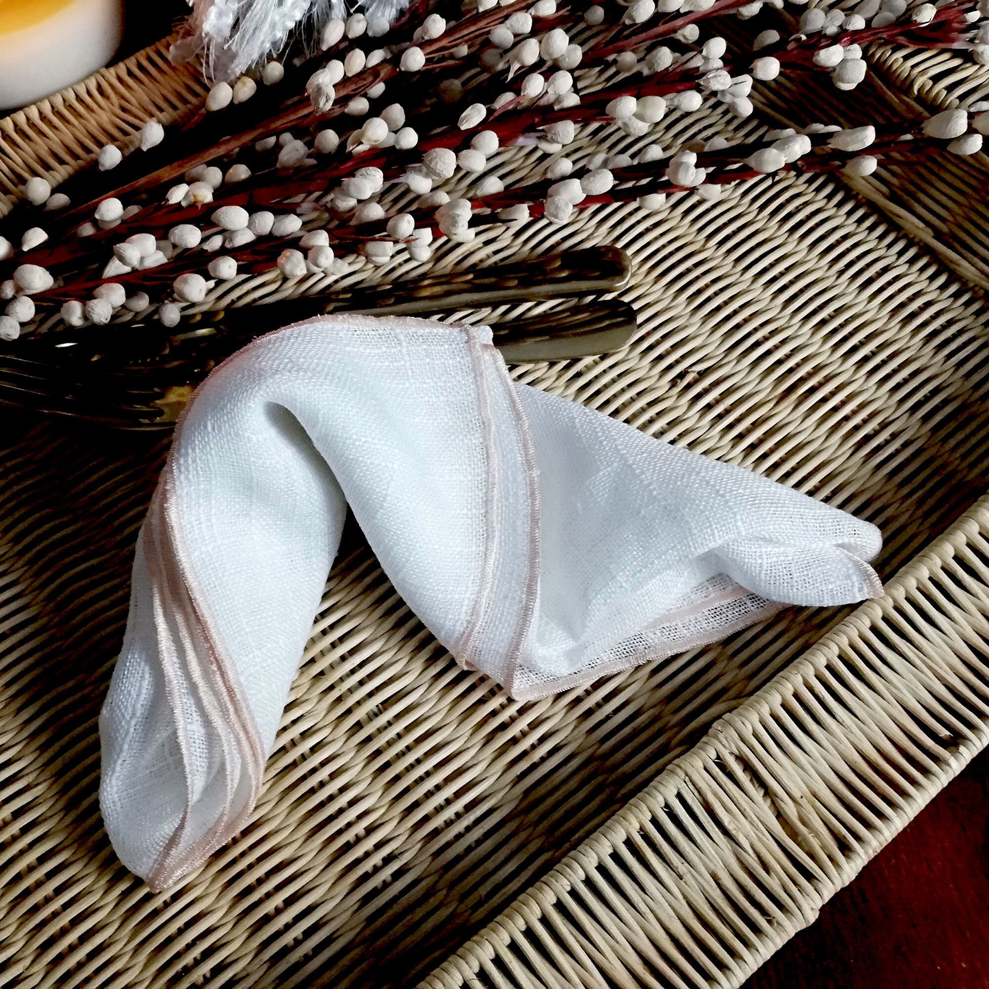 White Faux Slub Linen Napkins with Pink Rose Gold Trim White and Gold Polyester Napkins Vintage Boho Themed