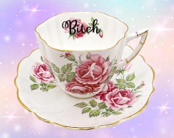 Kop en schotel teef | Bloemen vintage pittig | Verjaardagscadeau | Grappig jubileum | Leuke keuken geüpcycled porselein | Profaan porselein | Onbeleefd