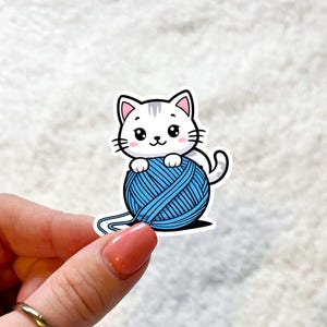 Pegatina de vinilo de gato con lana / Bonita / Pegatina para botella de agua / Pegatina para portátil / Pegatina para Kindle / Regalo para amantes de los libros / Pegatina impermeable /