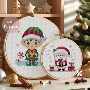 Könnte beinhalten: Zwei Kreuzstichmuster in Holzreifen. Eines zeigt einen Weihnachtselfen mit einem Geschenk und einer Zuckerstange. Das andere zeigt den Weihnachtsmann mit Geschenken. Der Text "PDF Pattern" ist sichtbar.
