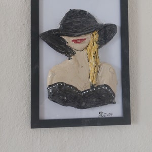 Bild Kunstbild Keramik mit Rahmen Frau mit schwarzem Hut UNIKAT Bild 1