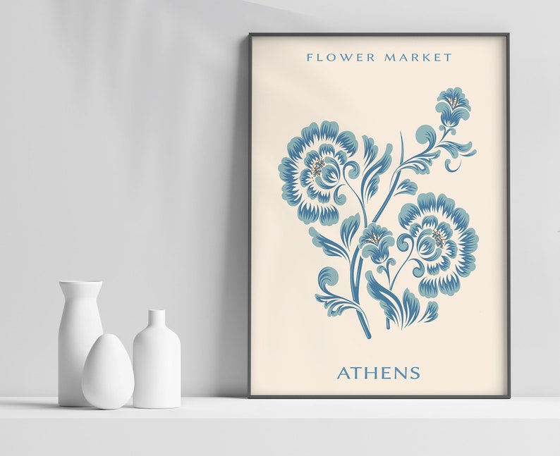 Op de afbeelding: Een printbare kunstprint met een blauw bloemenontwerp en de tekst "FLOWER MARKET ATHENS".
