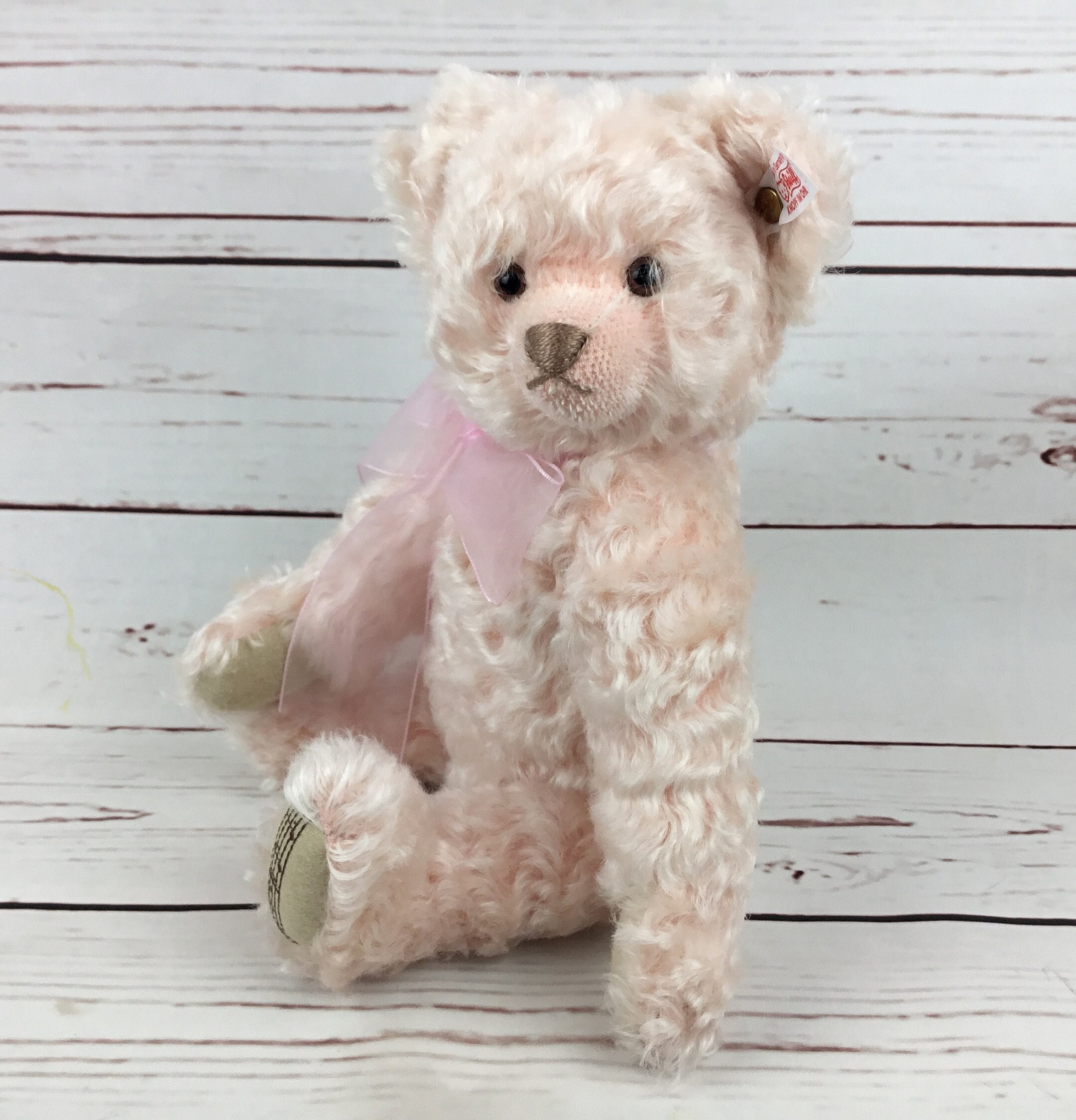 Classic Teddy bear Linda, 30 cm, pink - Steiff.com