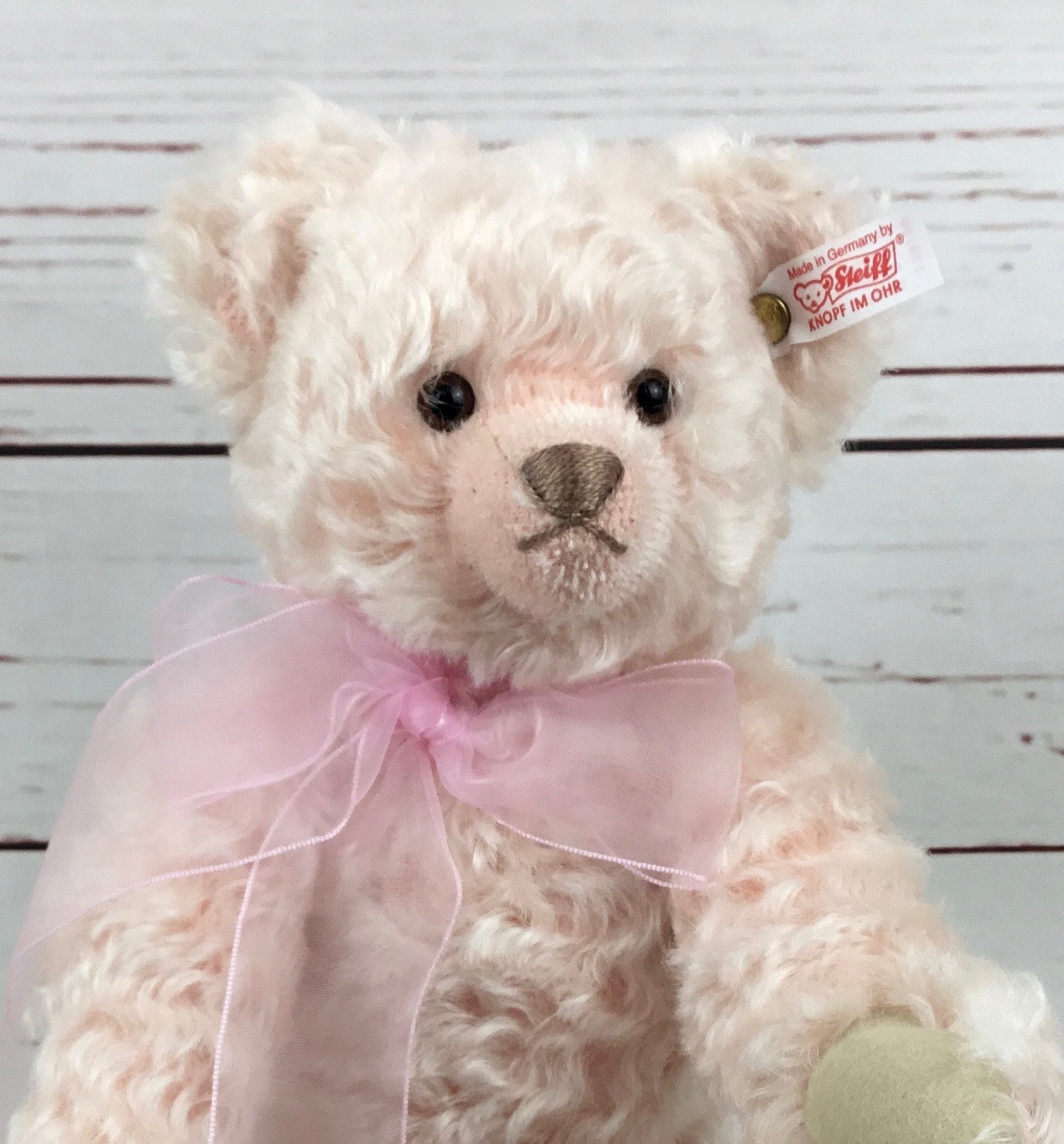 Steiff Musical Pink Teddy Bear Button in Ear Candle in the Steiff Musical Pink Teddy Bear Button in Ear Candle in the