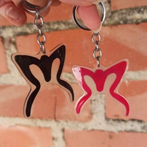 Keychains/pins of Rosalía (motomami)