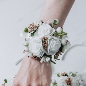 Wedding Flower Wrist Corsage, Floral Corsage for Bridesmaids, Prom Corsage, Bridesmaid Accessory, Gold Wedding Corsage, Wedding Accessories