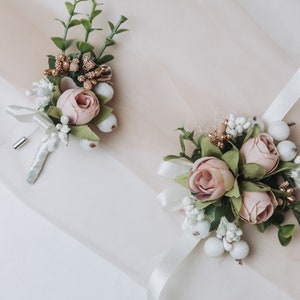 Flower Buttonhole, Wedding Flower Boutonniere, Groomsman Floral Boutonnière, Dusty Pink Buttonhole, Groom Accessory, Prom Buttonhole