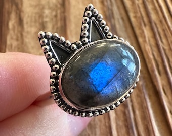Labradorite Sterling Silver Kitty Ring, Size 10, Blue Flash Oval Gem, Feline Cat Kitten Design, Natural Gemstone Jewelry