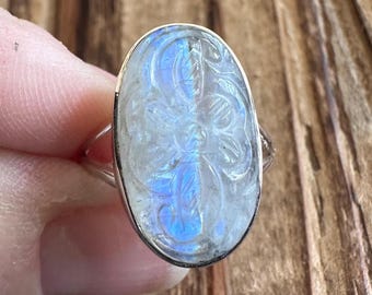 Carved Rainbow Moonstone Sterling Silver Ring, Size 8.75, Blue Flash Gem, Floral Flower Carving Gemstone, Natural Stone Jewelry