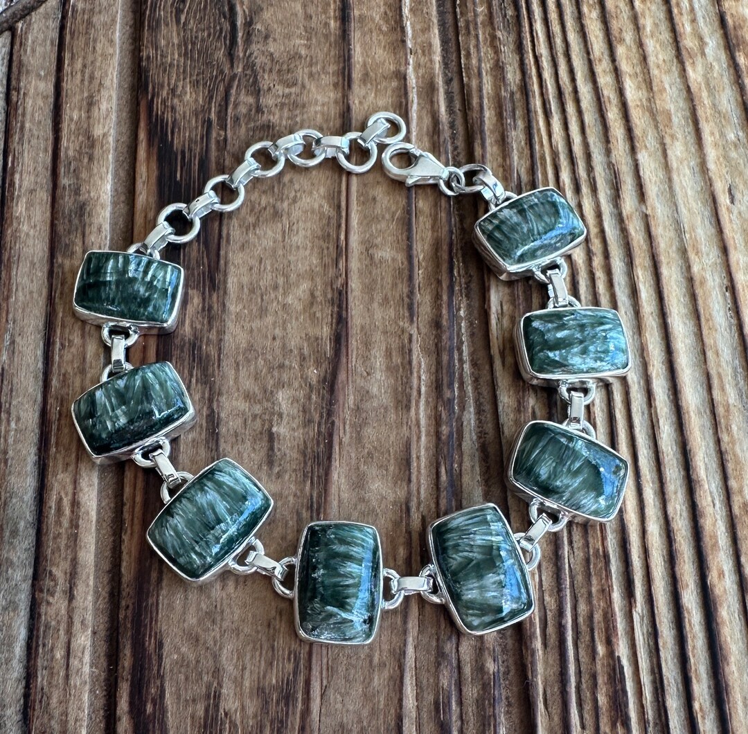 •SERAPHINITE - SOFT TRIANGLE• simple bezel silver ring (size 6.75)