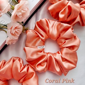 Deluxe Satin Scrunchie, XXL, Extra Large, Jumbo, Oversized 10 Kleuren, BREED Elastiek Cadeau voor haar, Bruidsmeisje, Krokant, Haaraccessoires Coral Pink