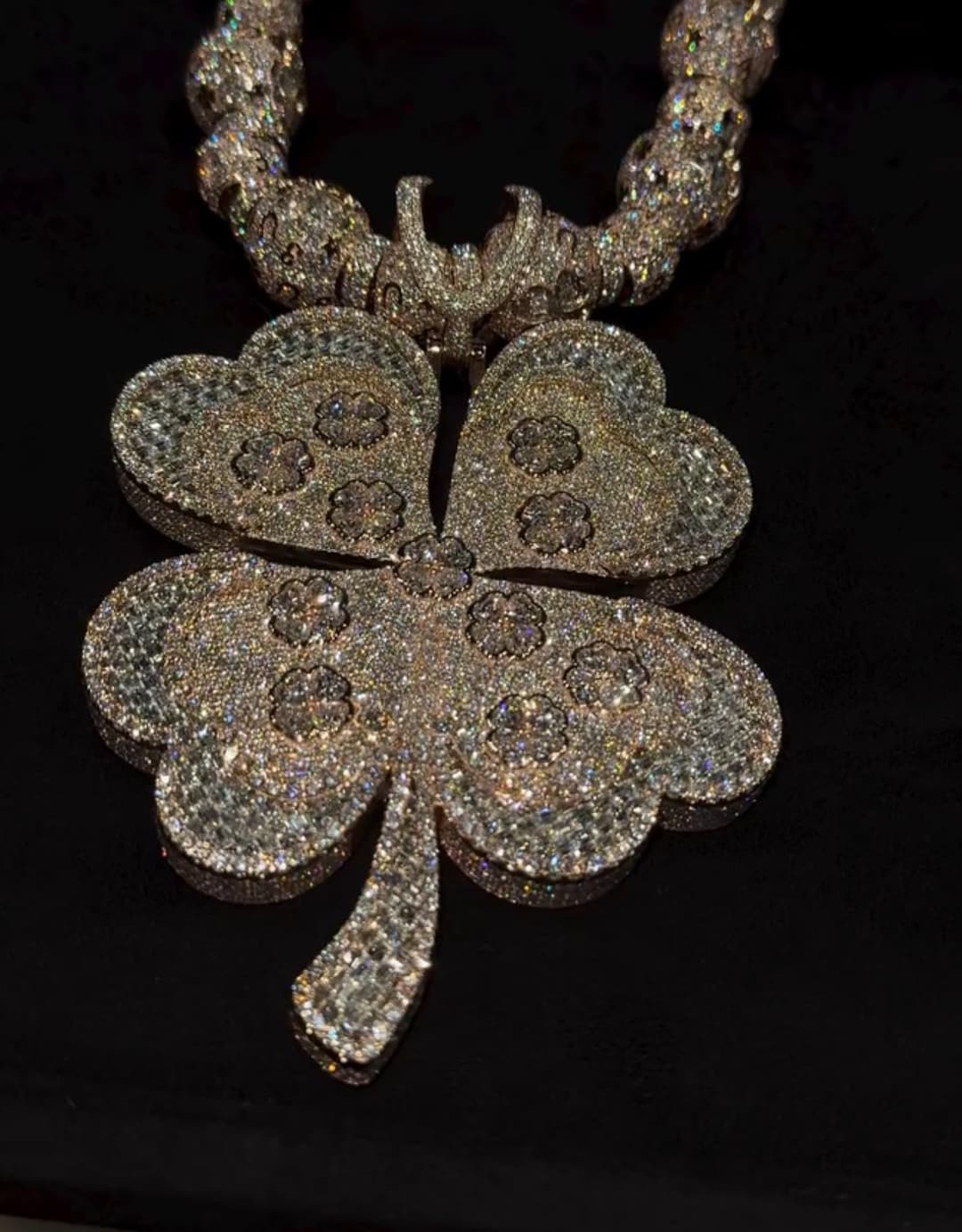 Custom Fully Iced Out Clover Leaf Pendant VVS Moissanite Diamond Round ...