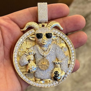 Ciondolo animale ghiacciato, Ciondolo con logo personalizzato, Ciondolo personalizzato ghiacciato, Tester di diamanti passante, Moissanite certificata GRA, Ciondolo di capra, Argento 925