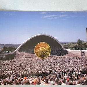 Moneda conmemorativa de 1 corona del 130.º aniversario del Festival de la Canción de Estonia: postal de recuerdo coleccionable (9,9 x 14,9 cm)
