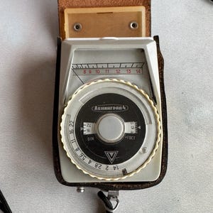 Vintage Leningrad-4 Light Meter USSR Era Photographic Exposure Meter with Leather Case