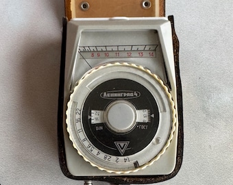 Vintage Leningrad-4 Light Meter USSR Era Photographic Exposure Meter with Leather Case