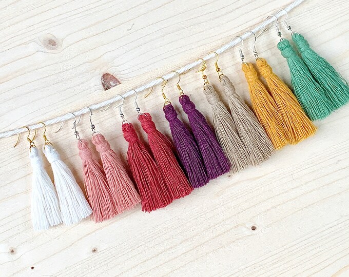 2x Boho Quasten Girlande 90cm - Makramee Deko Mit Holzperlen Grün-Weiß Für Wohnzimmer