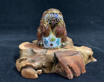 Urocza figurka małpki z zawiązanymi oczami, wykonana z emalii Cloisonne, do dekoracji domu