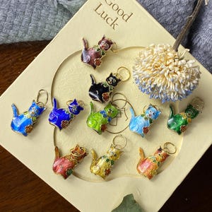 Cloisonne Esmalte Calica Cat Abalorios, Amuletos de pulsera