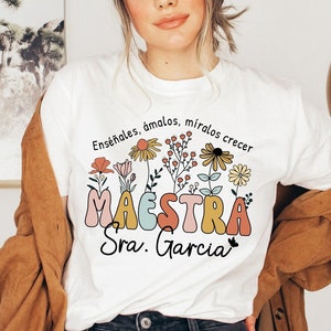 Teacher Shirt, Bilingual Teacher Shirt, Personalized Maestra Shirt, Maestra Bilingual, Retro Maestra Shirt, Spanish Teacher, Bilingual Gift