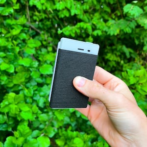 Funda Light Phone 2: funda tipo manga con billetera elástica