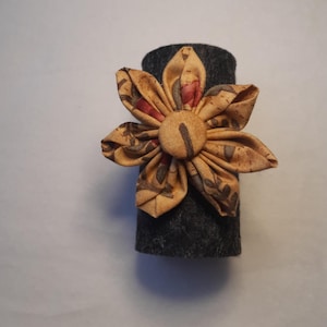 Hair tie with flower