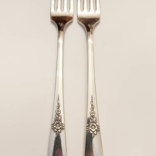 2~Oneida Community FANTASY 1940 Tudor Plate Grille (Viande) Forks~See Full Description