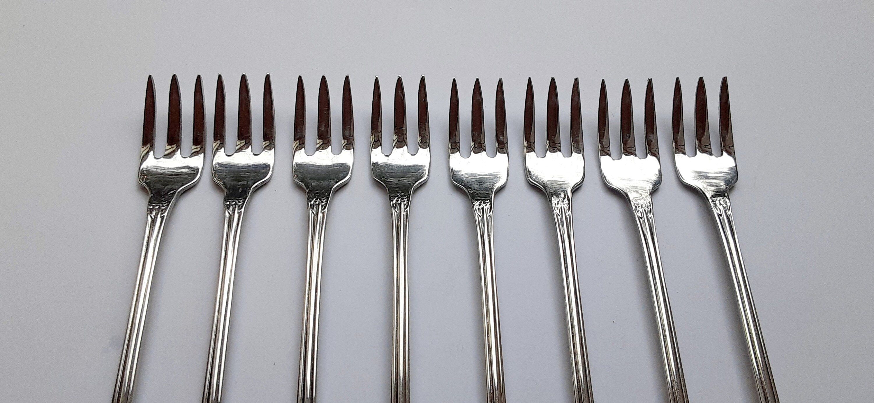 49 pc. Wm Rogers A1 Plus Oneida Ltd Rosalie Flatware | #19566182