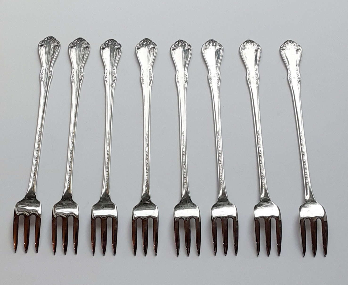 MANSFIELD Stainless Steel Flatware Set By Oneida - Wm A Rogers Deluxe Silverware