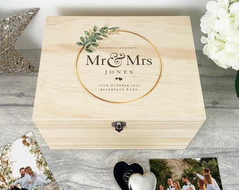 Personalised Wooden Wedding Wreath Keepsake Memory Box - 4 Sizes (20cm | 26cm | 30cm | 36cm)