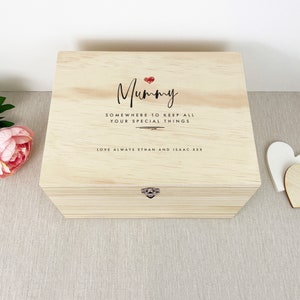 Gepersonaliseerd elke naam of bericht Rood hart houten grenen geheugendoos - 5 maten (16 cm|20 cm|26 cm|30 cm|36 cm) | Moederdagcadeau | Cadeau voor koppels