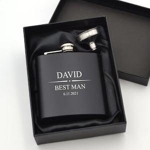 Petaca personalizada grabada de 177 ml: regalo de boda para padrinos, madrinas y acomodadores. Petaca personalizada para pedida de mano.