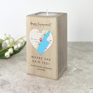 Portavelas de madera con mapa de ubicación en forma de corazón personalizado / 2 tamaños / Regalo de San Valentín / Regalo para parejas / Aniversario de madera / Compromiso