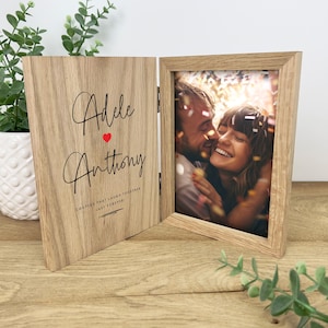 Marco de fotos con nombres de pareja personalizado / Regalo de San Valentín / Regalo de pareja / Regalo de compromiso / Regalo de aniversario / Regalo de boda