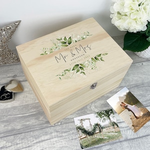 Personalised Wooden Botanical Wedding Keepsake Memory Box - 5 Sizes (16cm | 20cm | 26cm | 30cm | 36cm)