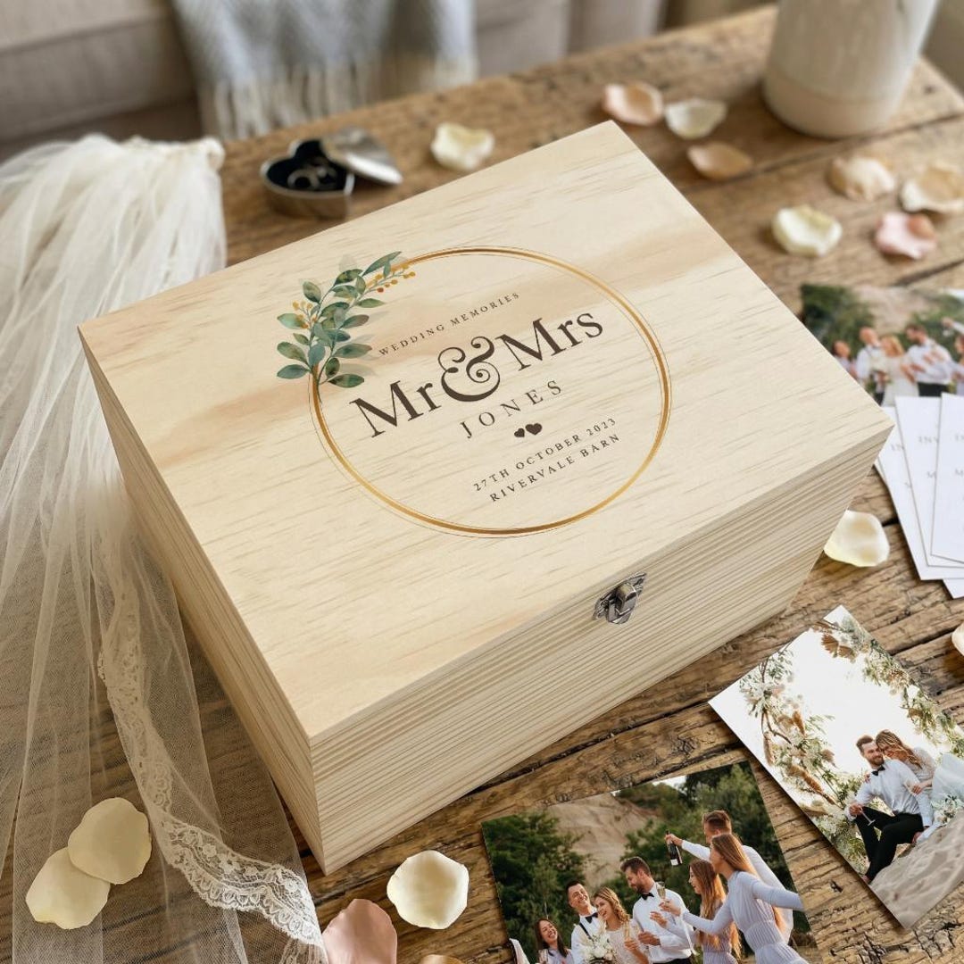 Personalised Wooden Wedding Keepsake Box – Wreath Design- Wedding Card ...
