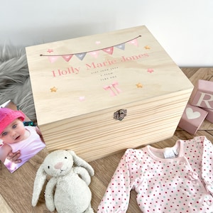 Caja de recuerdos para bebé personalizada con guirnalda rosa / Regalo para bebé / Regalo de bautizo / Regalo para bebé recién nacido / Caja de recuerdos para bebé personalizada / 5 tamaños