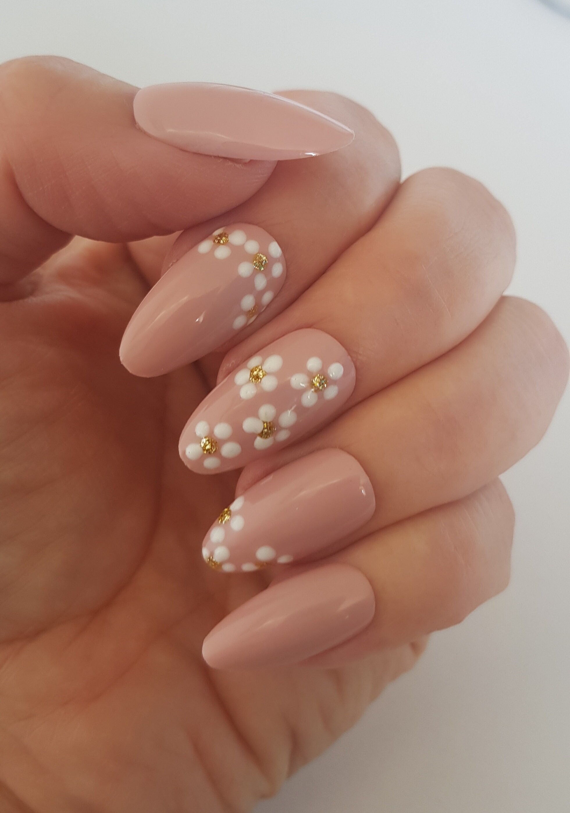 Nude Daisy Custom Press on Nails - Etsy