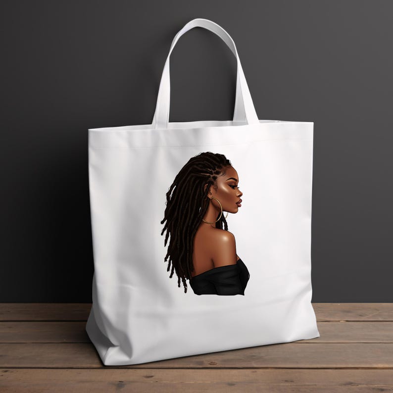 Puede incluir: Bolsa de tela blanca con una ilustraci&oacute;n en negro y marr&oacute;n de una mujer con rastas largas y un aro de oro en la oreja.