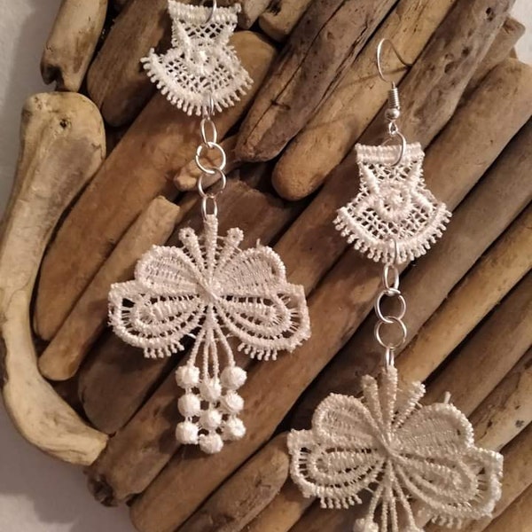 Pendientes artesanos de encaje blanco