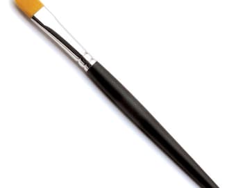 Camouflage Oval 10: works well with crème products like concealers, gel liners and lipsticks