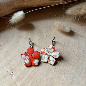 Boucles d'orelles dormeuses en or jaune et laque, lcorne : Longueur - Talle Unque - Le