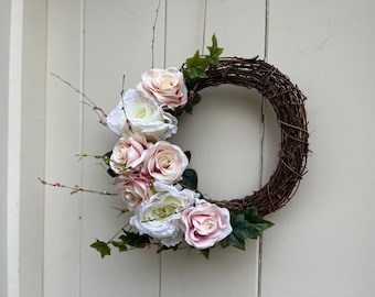 Fleurs et feuillages de luxe faits main printemps/été - Roses, lierre et pivoine - Couronne de porte personnalisée