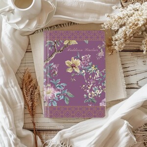 Libreta personalizada con estilo rústico y elegante con motivos florales morados, atemporal, como regalo para cumpleaños, día de la madre, compromiso, embarazo, nuevas mamás