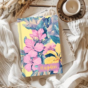 Cuaderno de tapa dura personalizado con diseño de flores de hibisco tropical ampliado, regalo para mejores amigas, mamás, esposas, damas de honor, compañeras de trabajo, niños, diario de escritura