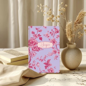 Nombre personalizado en morado y rosa francés Toile Floral Cottagecore Regalo personalizado para cumpleaños, aniversario, día de la madre, cartas para mi