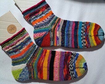 Warme, bunte Socken handgestrickt / gestreifte Socken / Wollsocken / Bettsocken / per Hand gestrickt / Gr. 38 / 39 HAPPY SCRAPPY SOCKS