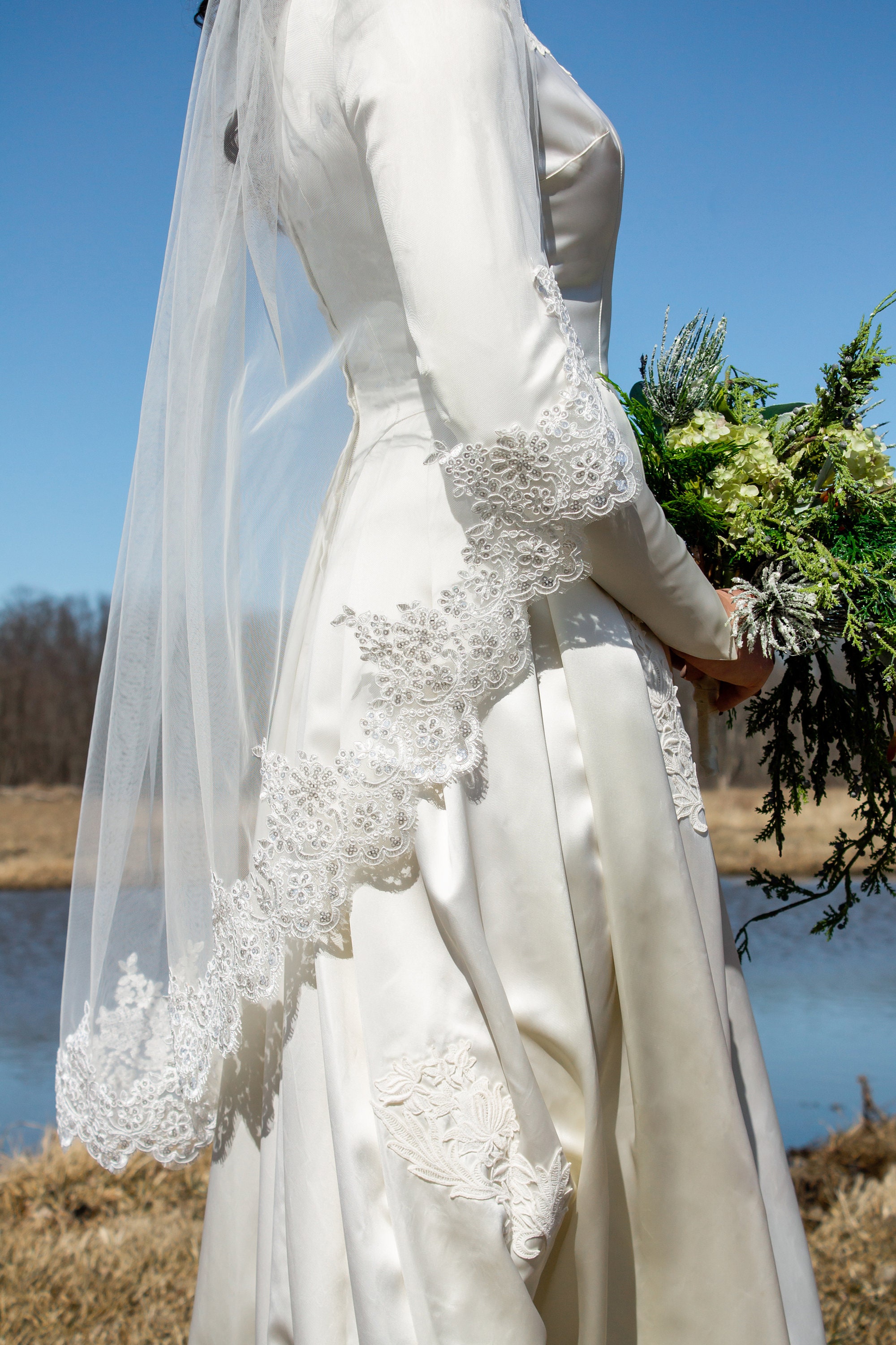 Sparkly Long Tulle Pearl Veil for Brides Viniodress V873