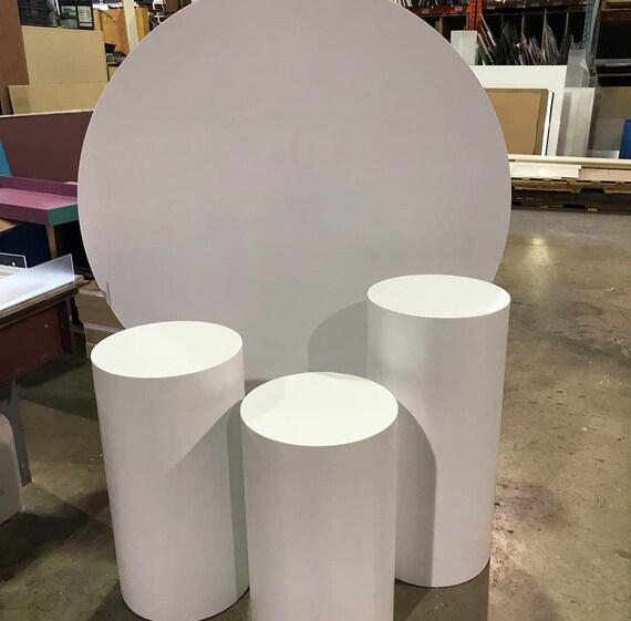 Event Rental Starter Set Round White Wall Round Plinths Round
